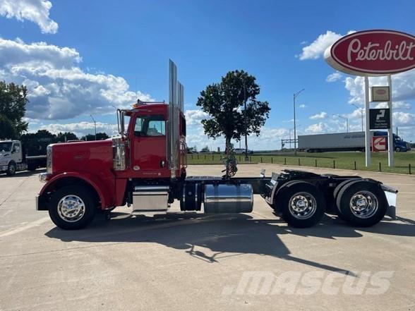 Peterbilt 389 Prime Movers