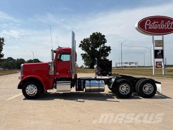 Peterbilt 389 Prime Movers