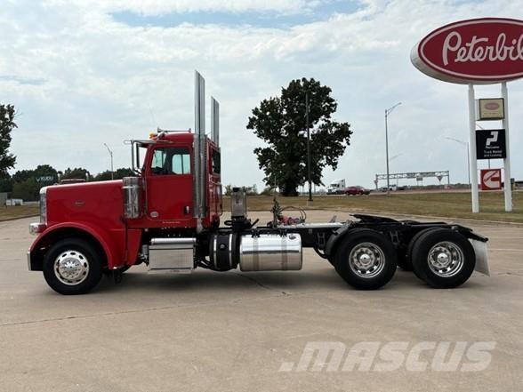 Peterbilt 389 Prime Movers