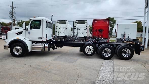 Peterbilt 567 Chassis Cab trucks