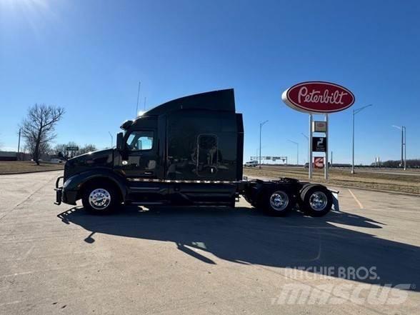 Peterbilt 579 Prime Movers