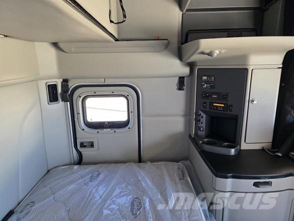 Peterbilt 579 Prime Movers