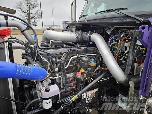 Peterbilt 589 Prime Movers
