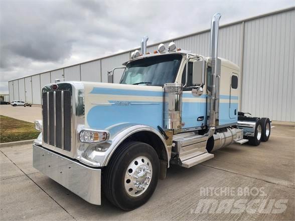 Peterbilt 589 Prime Movers