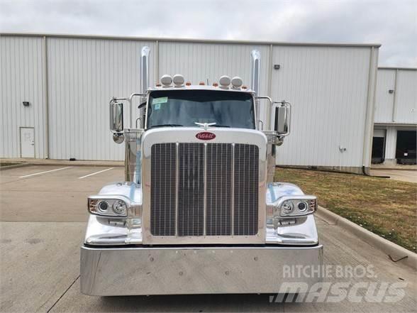 Peterbilt 589 Prime Movers