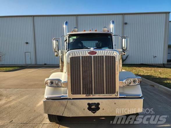 Peterbilt 589 Prime Movers