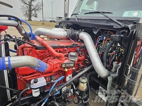 Peterbilt 589 Prime Movers