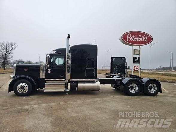 Peterbilt 589 Prime Movers