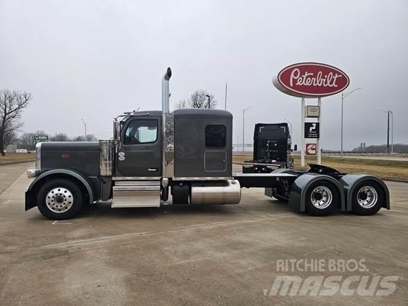 Peterbilt 589 Prime Movers
