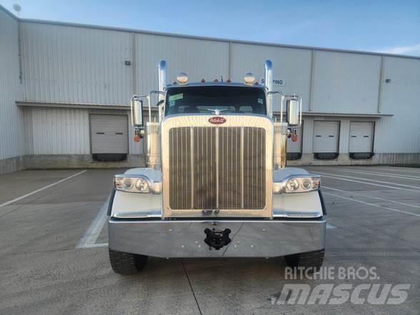 Peterbilt 589 Prime Movers
