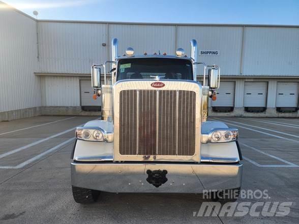Peterbilt 589 Prime Movers