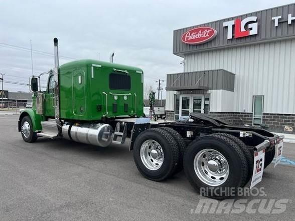 Peterbilt 589 Prime Movers