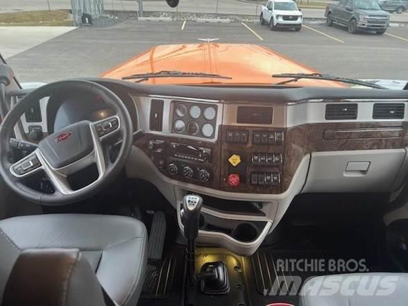 Peterbilt 589 Prime Movers