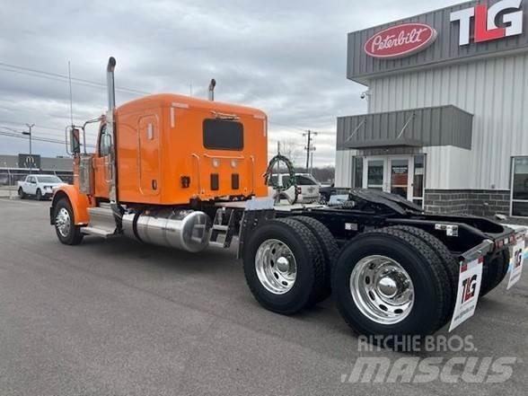 Peterbilt 589 Prime Movers