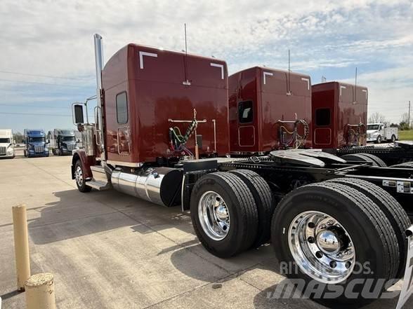 Peterbilt 589 Prime Movers