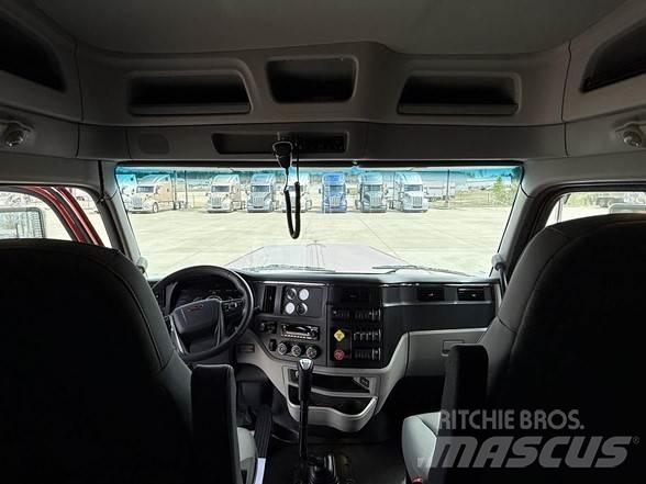 Peterbilt 589 Prime Movers
