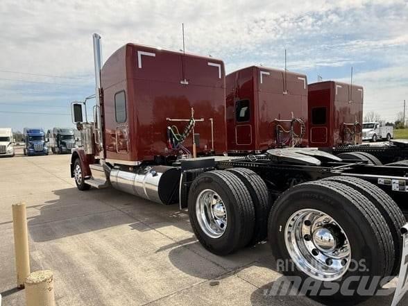 Peterbilt 589 Prime Movers