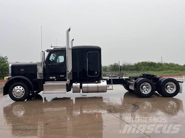 Peterbilt 589 Prime Movers