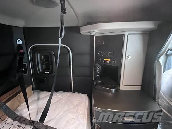 Peterbilt 589 Prime Movers