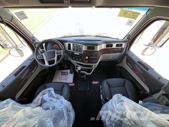 Peterbilt 589 Prime Movers