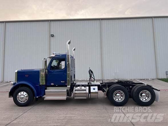 Peterbilt 589 Prime Movers