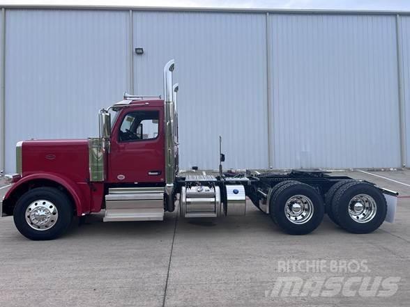 Peterbilt 589 Prime Movers