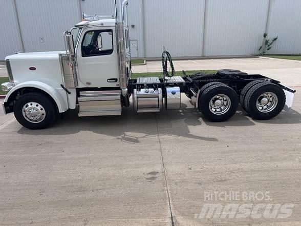 Peterbilt 589 Prime Movers