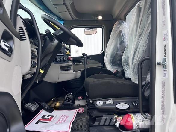 Peterbilt 589 Prime Movers