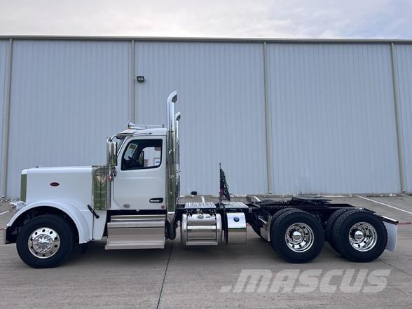 Peterbilt 589 Prime Movers