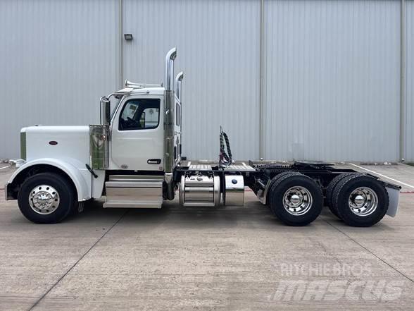 Peterbilt 589 Prime Movers