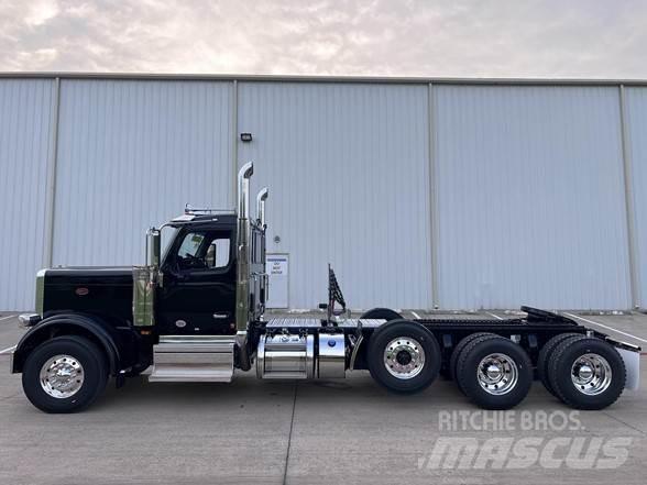 Peterbilt 589 Prime Movers
