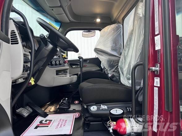 Peterbilt 589 Prime Movers
