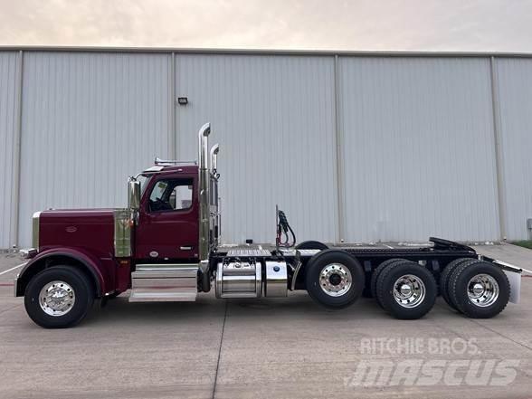 Peterbilt 589 Prime Movers