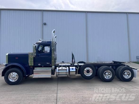 Peterbilt 589 Prime Movers
