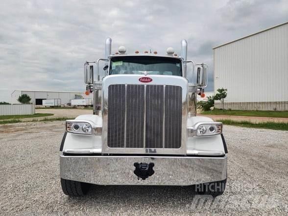 Peterbilt 589 Prime Movers