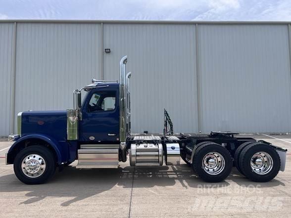 Peterbilt 589 Prime Movers
