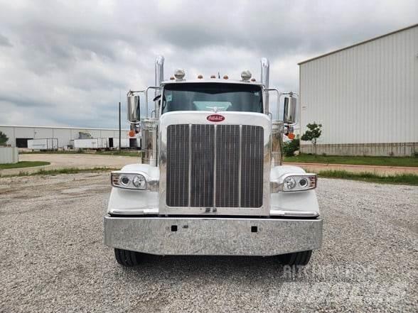 Peterbilt 589 Prime Movers
