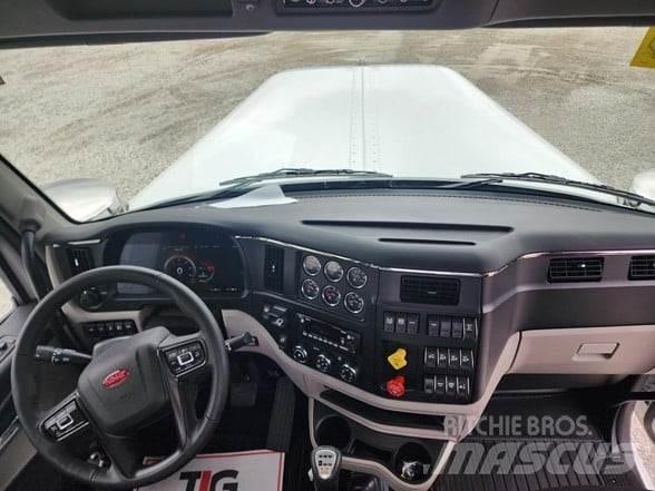 Peterbilt 589 Prime Movers