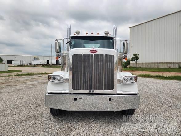 Peterbilt 589 Prime Movers