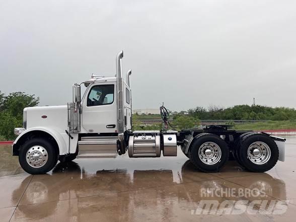 Peterbilt 589 Prime Movers