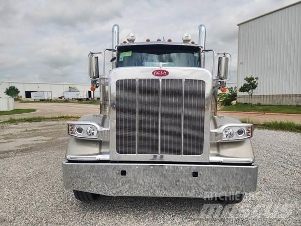 Peterbilt 589 Prime Movers