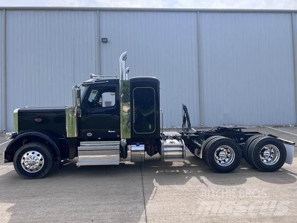 Peterbilt 589 Prime Movers
