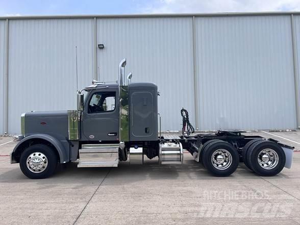 Peterbilt 589 Prime Movers