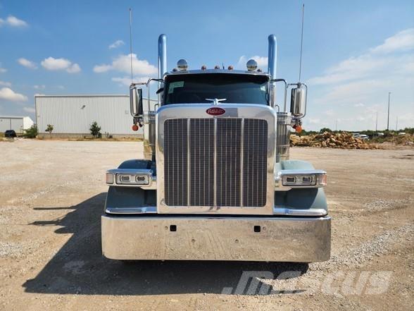 Peterbilt 589 Prime Movers