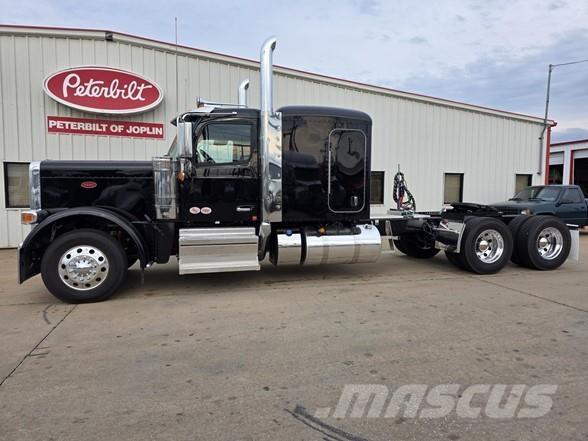 Peterbilt 589 Prime Movers