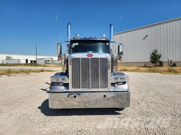 Peterbilt 589 Prime Movers