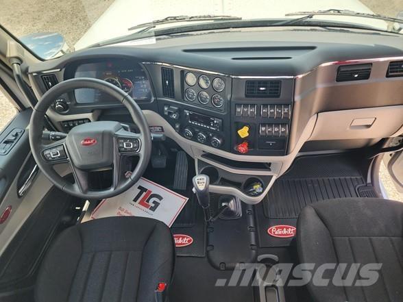 Peterbilt 589 Prime Movers