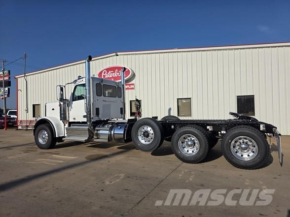 Peterbilt 589 Prime Movers