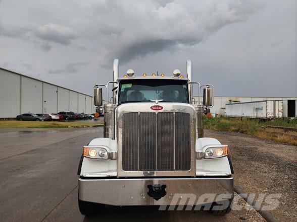 Peterbilt 589 Prime Movers