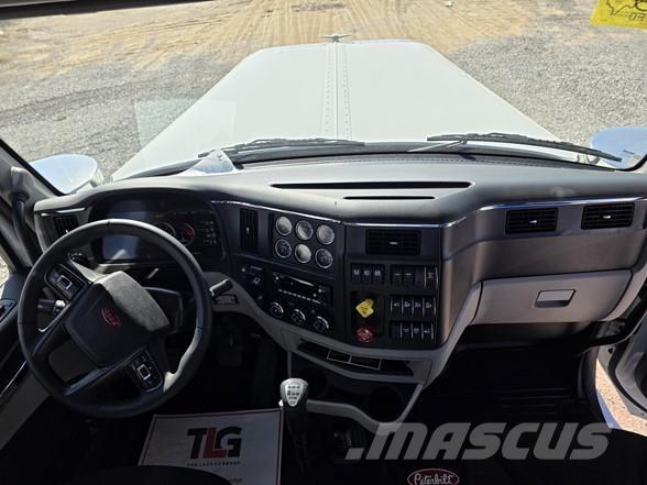 Peterbilt 589 Prime Movers